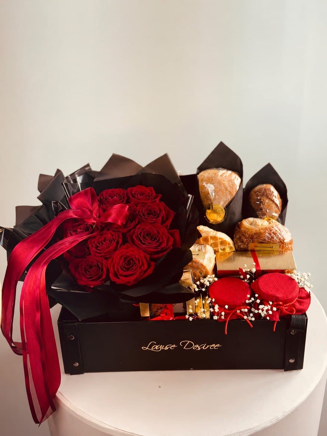 Encanto Vermelho | Cesta Luxo Mimadin da categoria Café da Manhã e/ou Tarde foto do produto