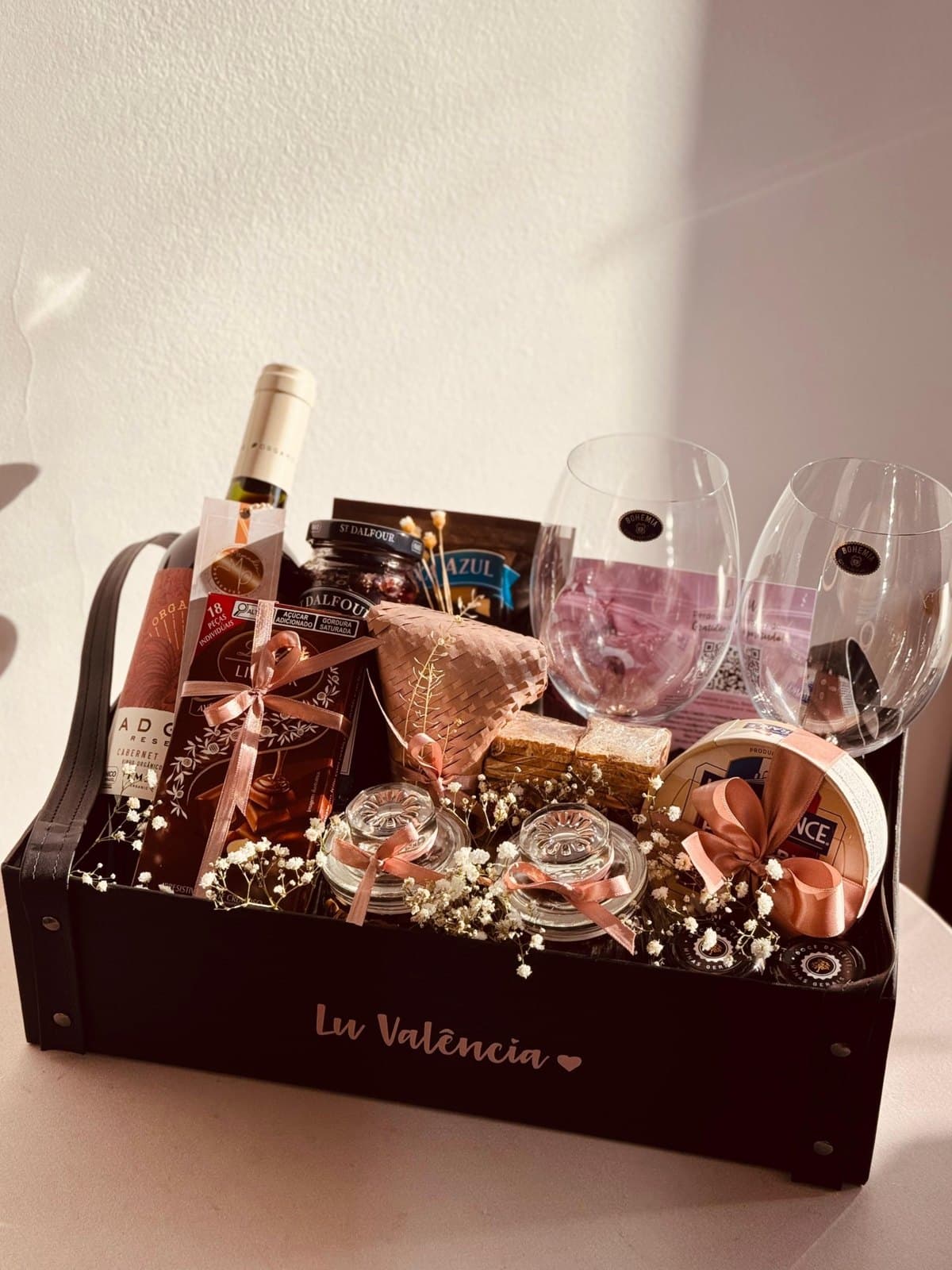 Cesta Premium com vinho e taças