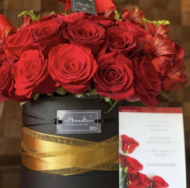 box-rosas-vermelhas-balao.webp
