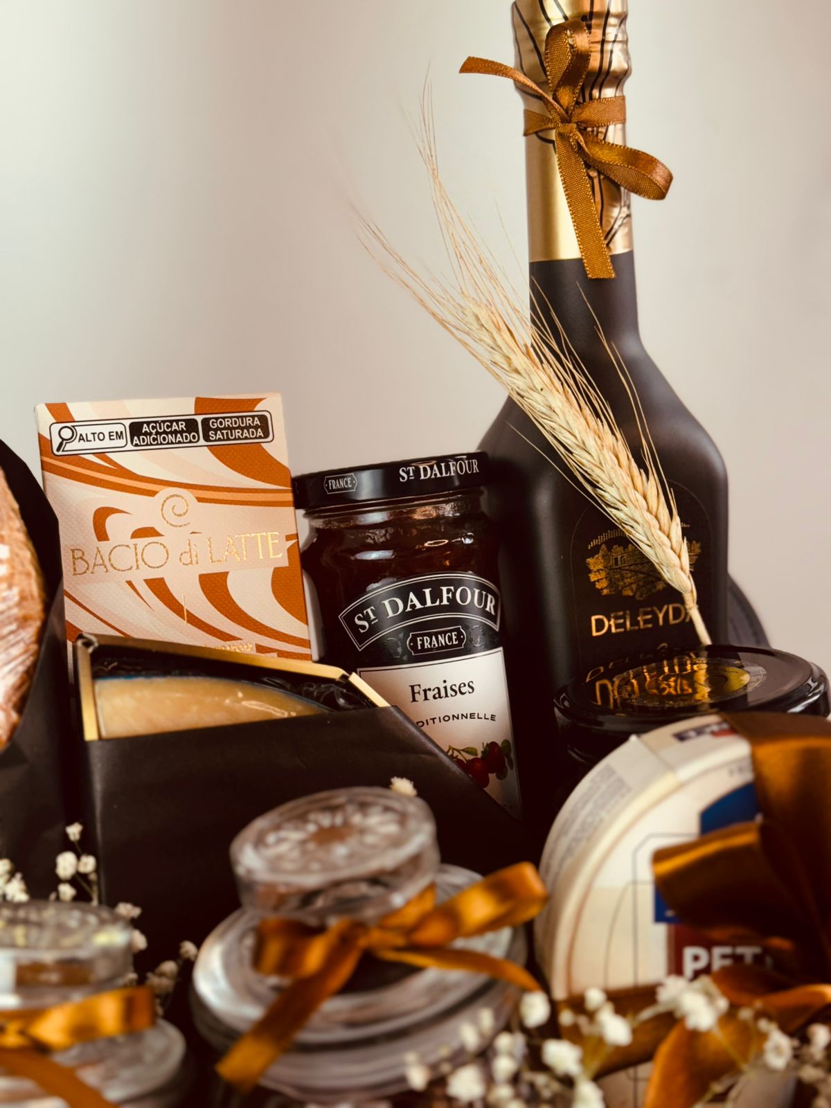 Cesta de Vinho Premium Dv Catena 2 | Cestas de Presente | Café Da Manhã | Manda Mimo DETALHES CESTA DE VINHO PREMIUM PRESENTE | Cestas de Presente | Café Da Manhã | Manda Mimo