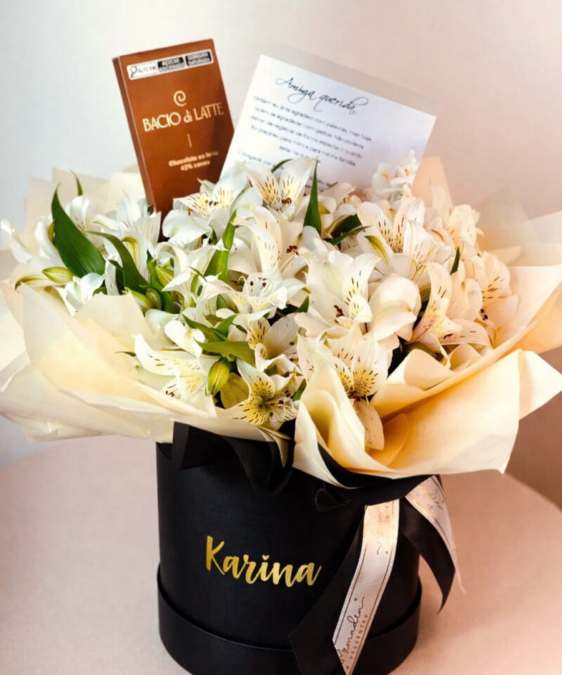 Box de Flores Astrómelias Brancas e Chocolate