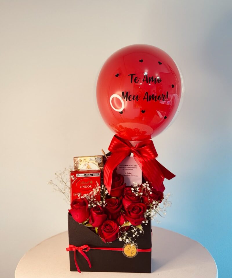 Presente romântico com flores e chocolate